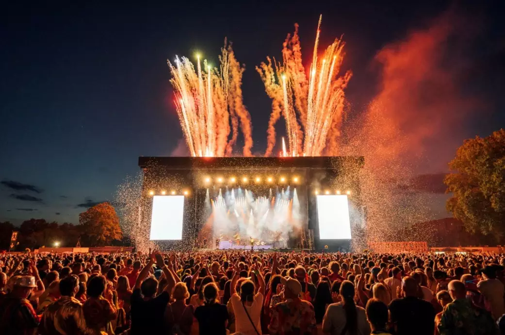 12_Pressefoto_DTK_EinFestivalderLiebe_Sommer2024_MartinaWoerz.jpg