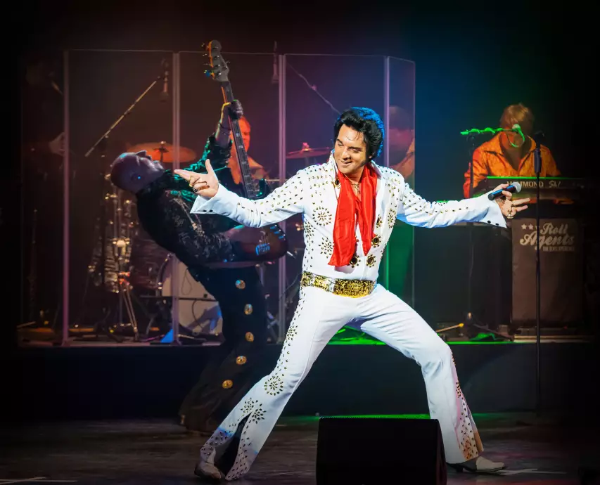 03_Pressefoto_The_Musical_Story_of_Elvis_live_2025_c_Andrea Pelz.jpg