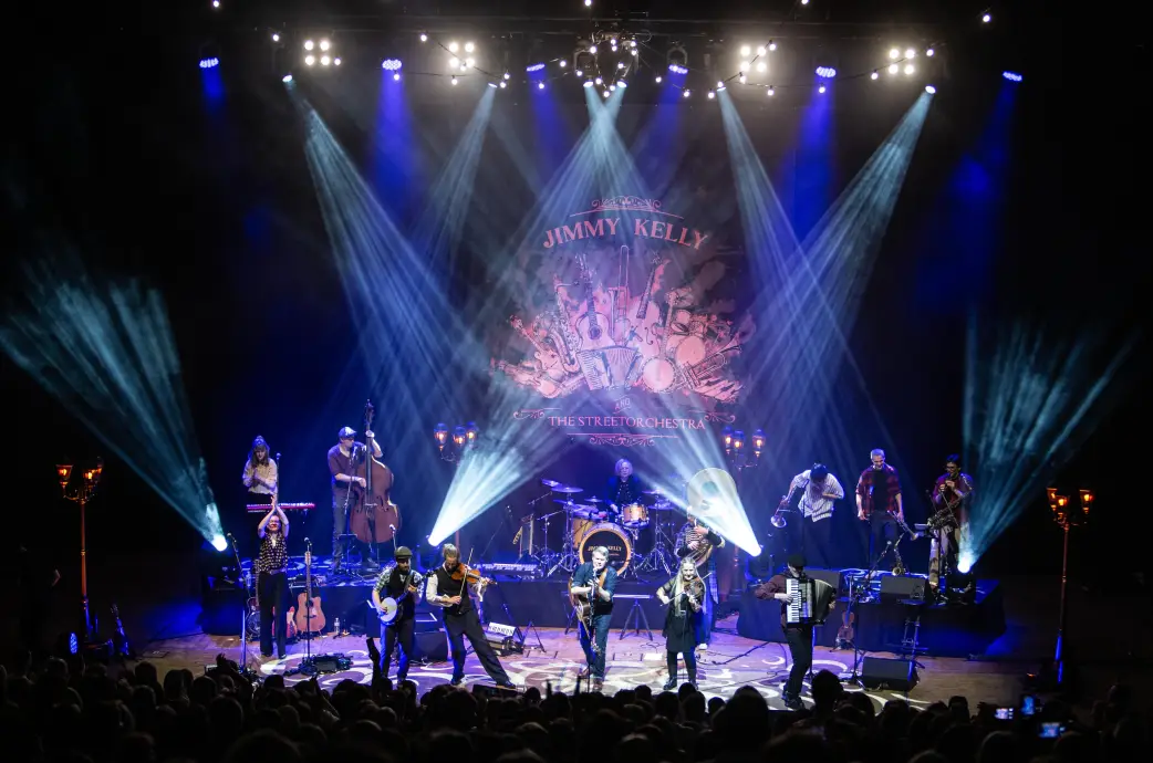 02_Pressefoto_JimmyKelly_Celebrate_A_KellyChristmasTour2026_c_ClaudiaPoetzsch_ConnyGuenther.jpeg