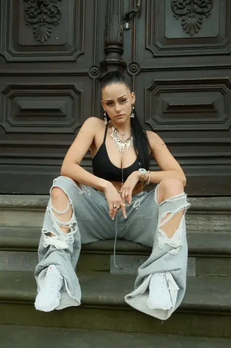 03_Pressefoto_AnnaGrey_JetztauchinDeinerNaehe2025_c_AnnaGrey.jpg