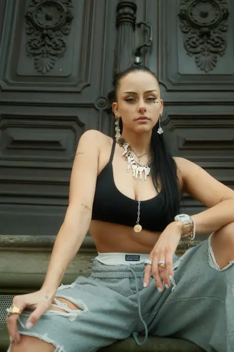 04_Pressefoto_AnnaGrey_JetztauchinDeinerNaehe2025_c_AnnaGrey.jpg