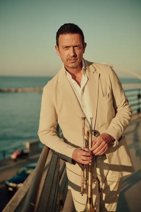 01_Pressefoto_TillBroenner_ITALIATour_2026_c_StefZinsbacher_JoelHeyd.jpg