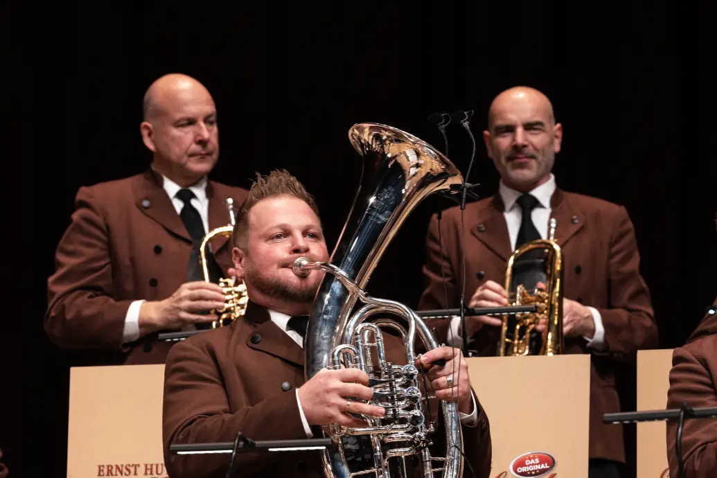 02_Pressefoto_AleanderWurz&DieEgerländerMusikanten_Credit_Hutter.jpg