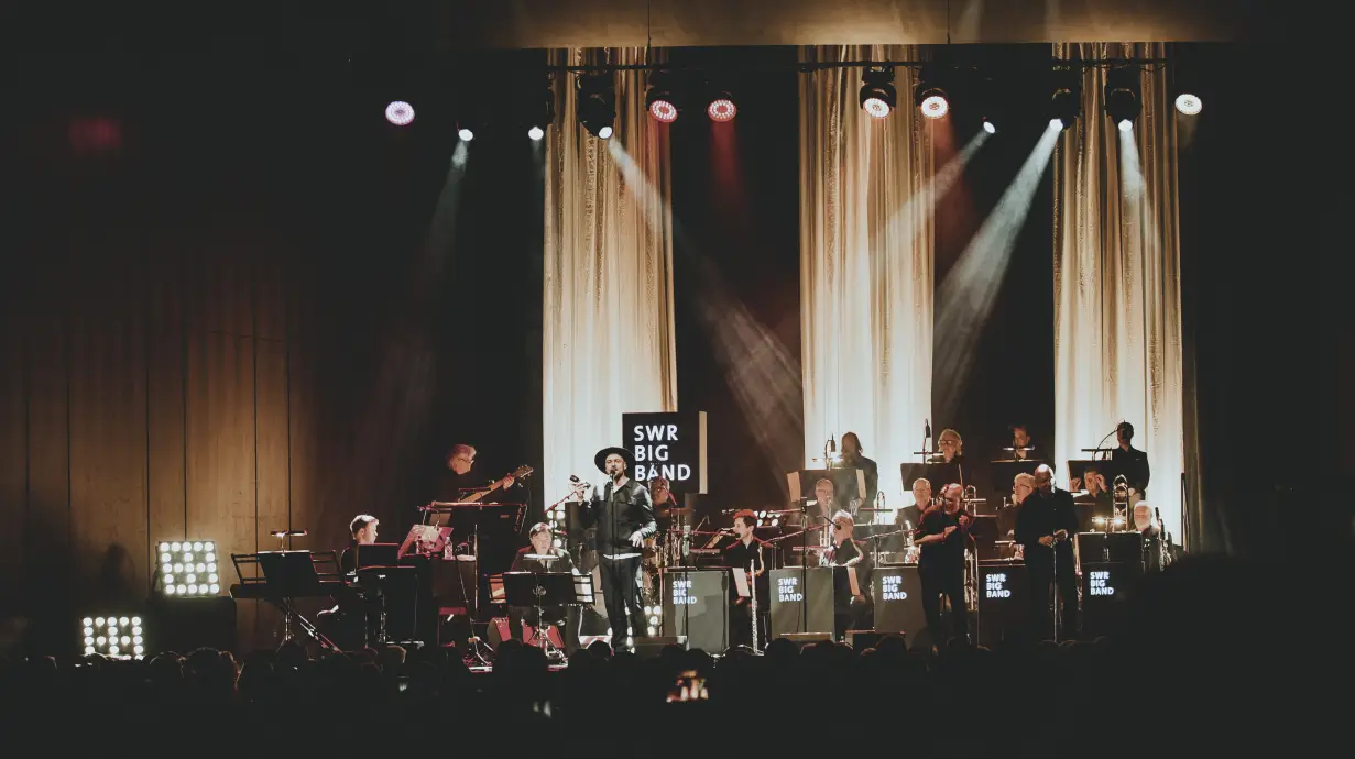 04_SWR-Big-Band&Max-Mutzke_sommerFESTIVAL2026_Credit_Lena-Semmelroggen.jpg