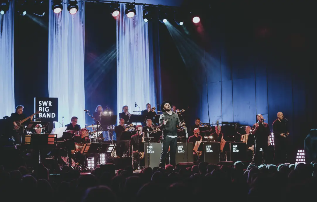 06_SWR-Big-Band&Max-Mutzke_sommerFESTIVAL2026_Credit_Lena-Semmelroggen.jpg