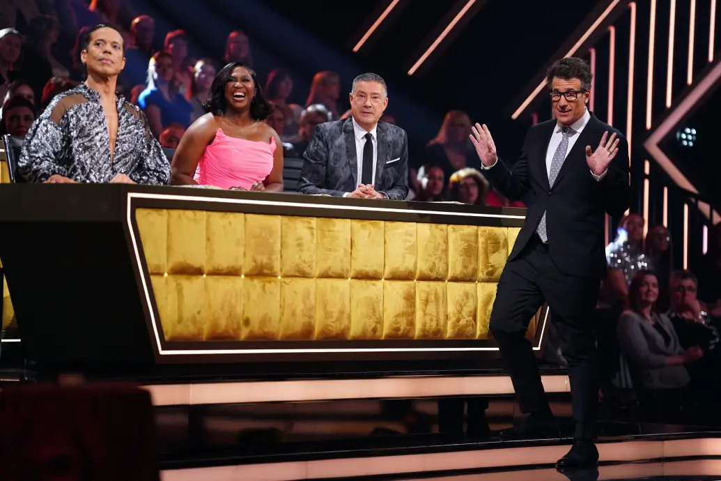 01___Pressefoto_LetsDance_Tour2026_JuryHost_c_RTL_StefanGregorowius.jpg