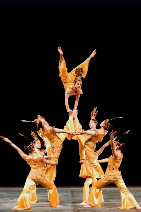 Bild 2 von 8 für Gallery ZENsation Chinas Grossmeister der Balance