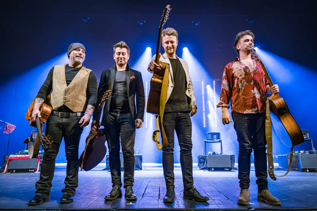 Bild 1 von 8 für Gallery A global guitar sensation