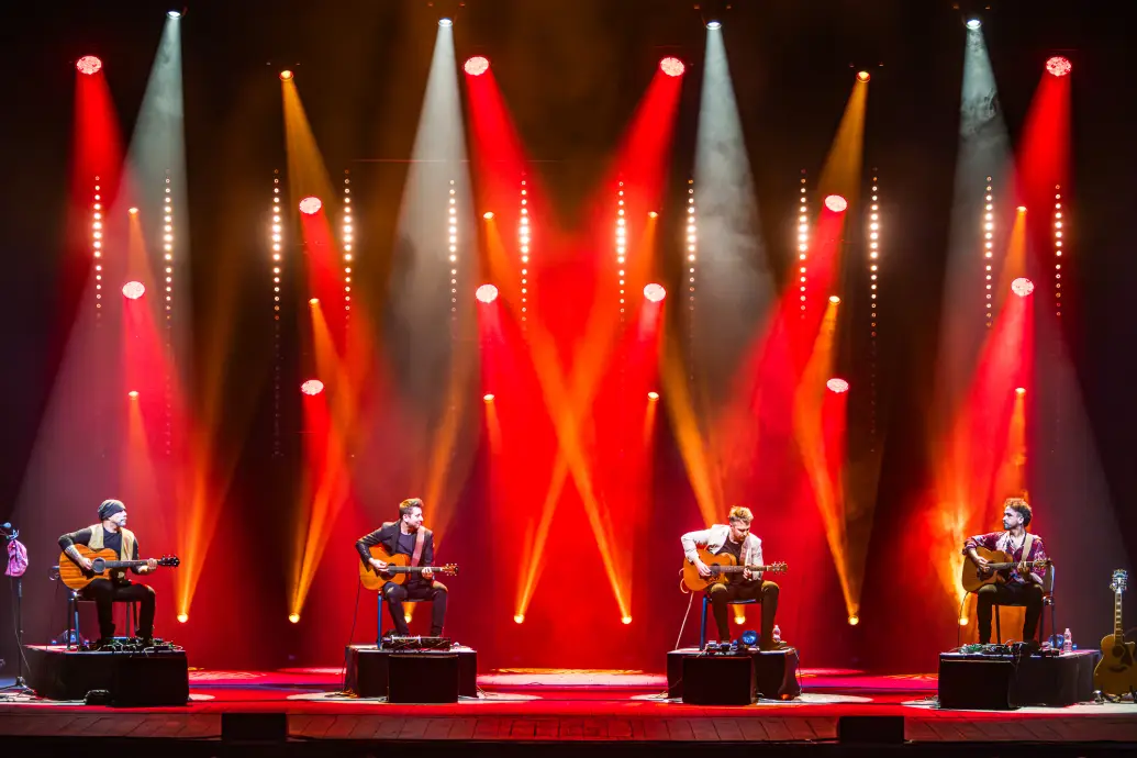 Bild 3 von 8 für Gallery A global guitar sensation