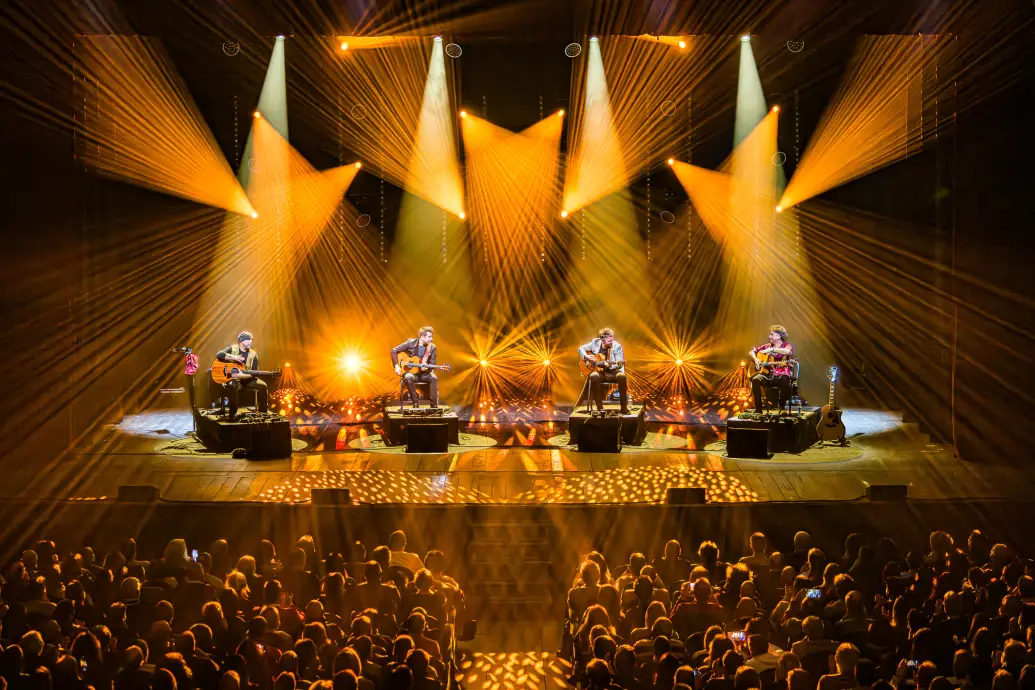 Bild 5 von 8 für Gallery A global guitar sensation