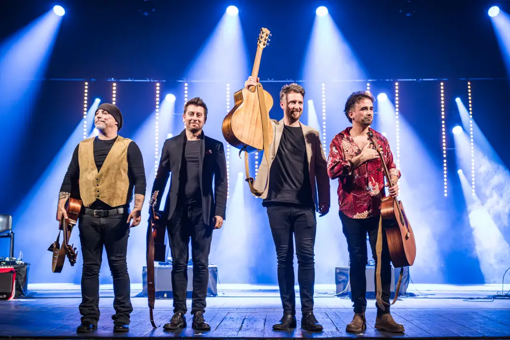 Bild 8 von 8 für Gallery A global guitar sensation