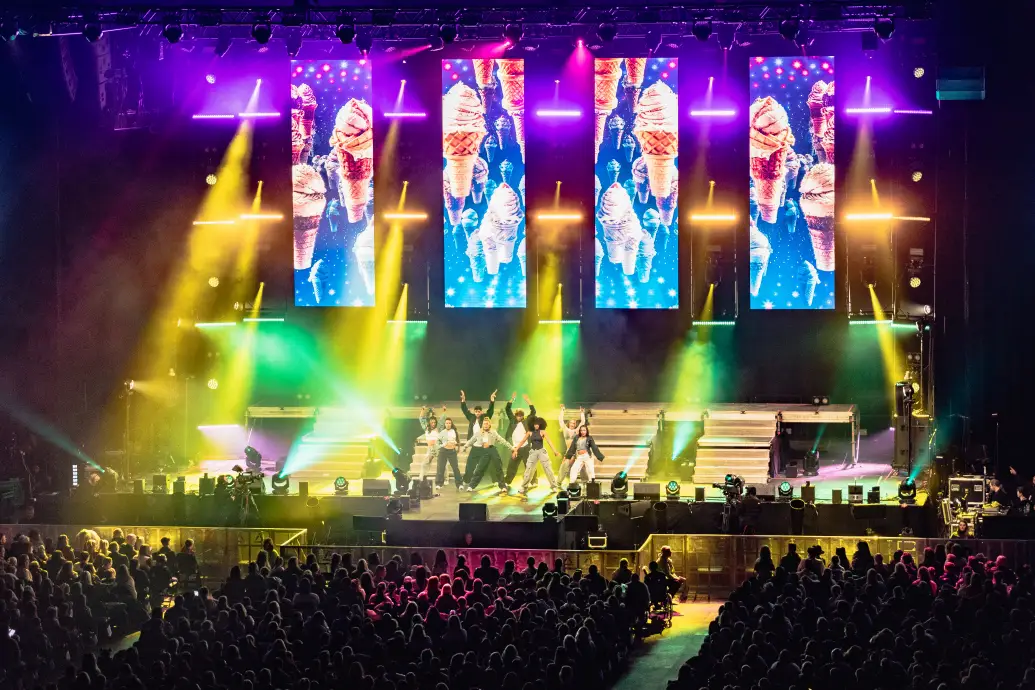 Bild 2 von 8 für Gallery Die Showsensation des Jahres