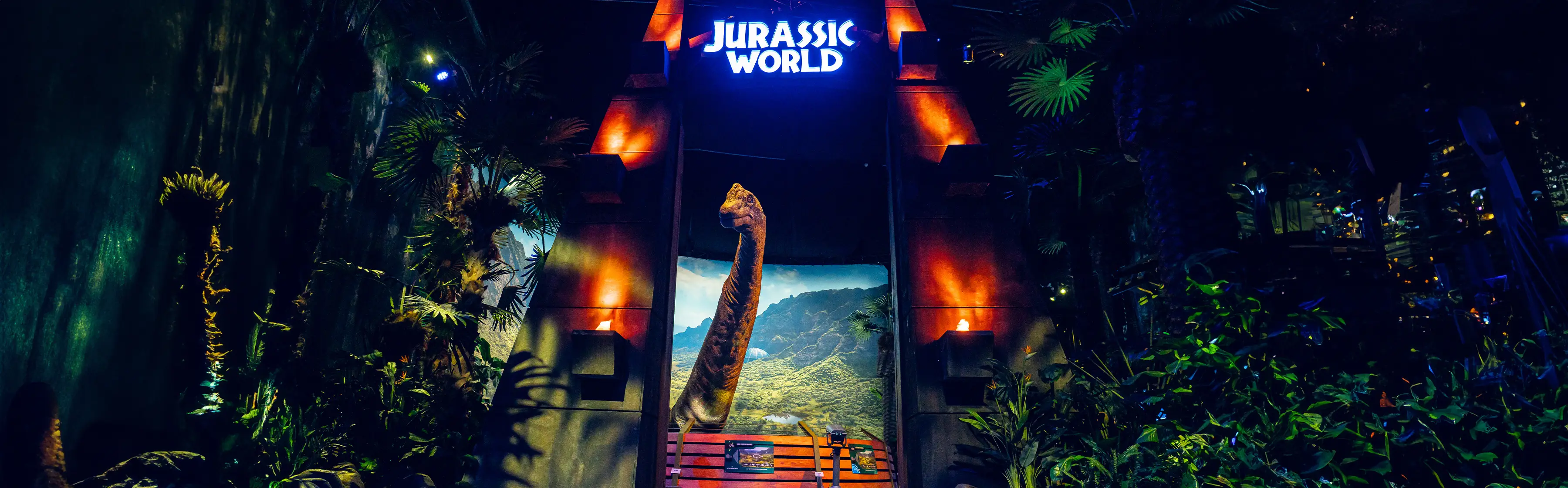 Künstler-Foto von Jurassic World: The Experience in landscape Format